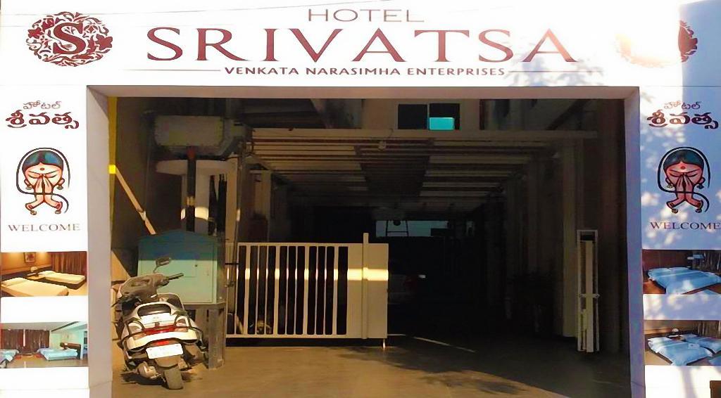 Hotel Srivatsa Kākināda Exterior foto